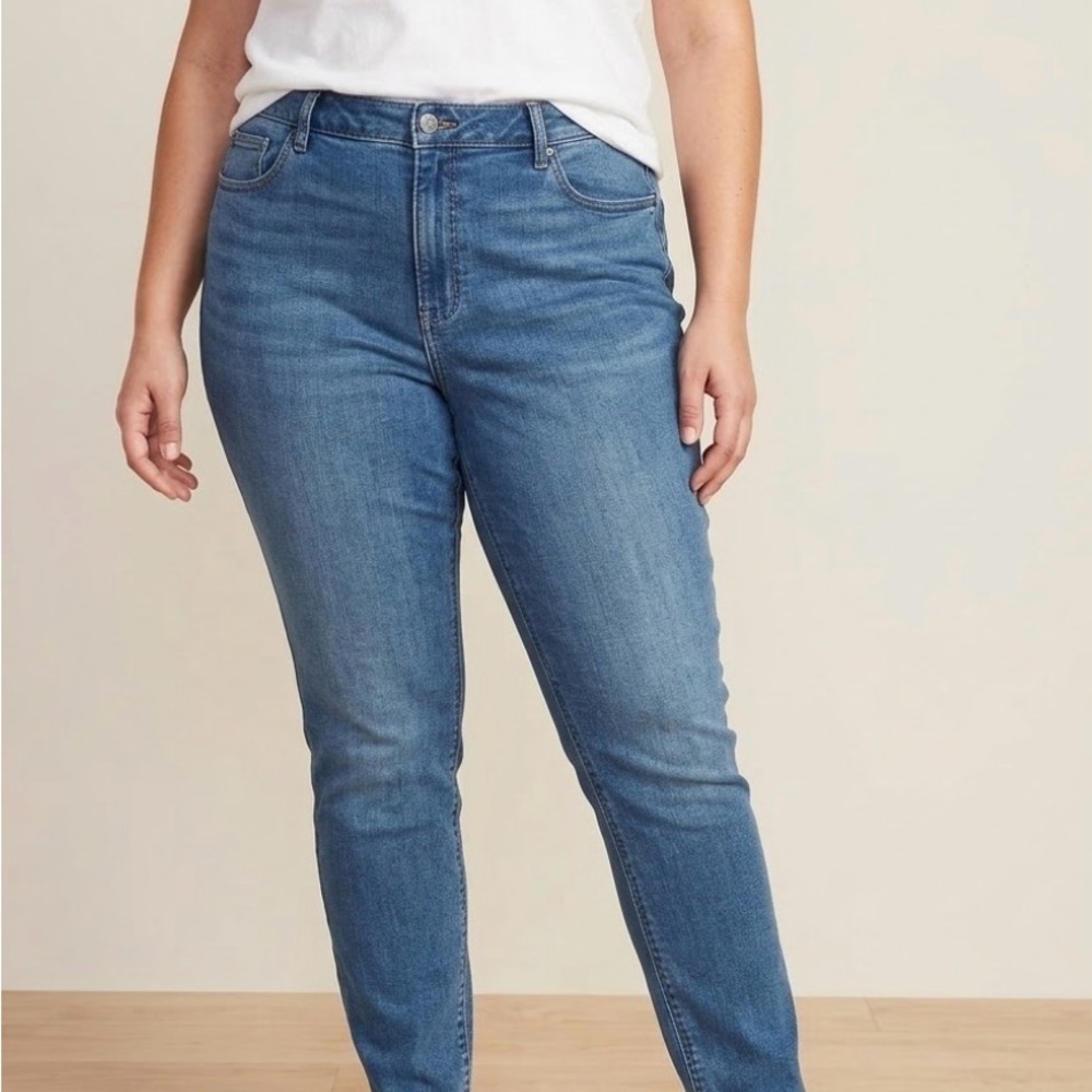Old Navy Women's Skinny Jeans in Mid Blue